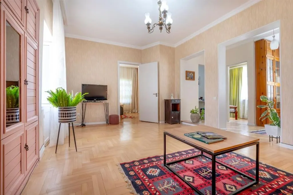2 Bedroom Apartment In The City Center Tbiliszi