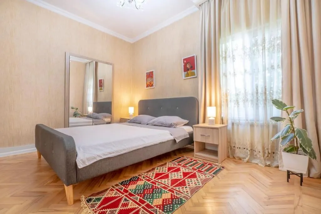 2 Bedroom Apartment In The City Center Tbiliszi 0*,